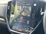【マルチテレインモニター】車のフロントやサイドのカメラ画像を同時にモニター表示することで、悪路や狭い道を走行時でも周囲の状況確認ができ安心!本格SUVにうれしい装備です♪