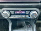 エアコン操作パネルにはシートヒーターのスイッチもあります。
