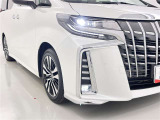 フォグランプ装着車です。暗い夜道の車両前方を明るく照らします