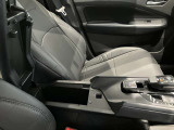 アームレスト付きです!運転の疲労を軽減してくれます♪