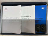 スマートキーは鍵をバッグに入れたままでもドアロックの開閉やエンジンのON・OFFができます。夜間や雨の日も鍵を探さなくて良いので便利です。