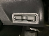 ハンドルの左下にETCがついています。高速道路の料金所の通過も楽々です!。 カードの取り出しもしやすい場所についています。