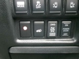 オートバックドア付車です。ボタンで簡単にドアの開閉ができて便利です。