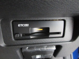 ETC付。高速道路の料金所はキャッシュレスで通過です。サービスエリア等にあるスマートインターの出入りも利用可能でとっても便利。ご納車後すぐにお使い頂けるようセットアップしてのお渡しとなります。
