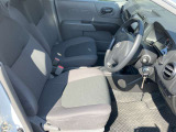 クッション性能が高く、程よく体をホールドしてくれるフロントシートなので、ゆったりとした運転を楽しんで頂けます。