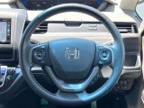【純正革巻きステアリング】上質な革を使用することで、手にしっかり馴染みとても運転しやすいハンドルです♪