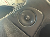 【クルーズコントロール】搭載車です。アクセルペダルを踏み続けることなく一定速度で走り続けられるので高速道路での運転による疲労軽減やアクセル操作を減らして燃費向上にも繋がります。