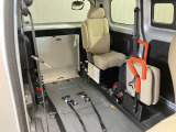 車いす2台+4名の6名乗車スタイルで便利ですね