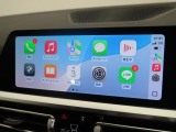 【アップルカープレイ】iPhoneがBMW車両とワイヤレスで接続されます。Apple CarPlayでは、オーディオストリーミングやメッセージングアプリがディスプレイに表示されます。
