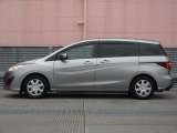 純正ホイールカバーで全体的にデザインがまとまっています。車も人も、オシャレはまずは足元からですね。