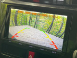 【バックカメラ】駐車時に後方がリアルタイム映像で確認できます。大型商業施設や立体駐車場での駐車時や、夜間のバック時に大活躍!運転スキルに関わらず、今や必須となった装備のひとつです!