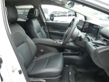 運転席シートには手動式のシートリフター機能が備わっています。