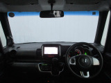 インパネ周りのお写真です。 視界が広く運転がしやすくなっております。