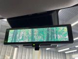 【インテリジェントルームミラー】後席の大きな荷物や同乗者で後方が確認しづらい時でも安心!カメラが撮影した車両後方の映像をルームミラー内に表示。クリアな視界で状況の確認が可能です!