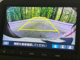 【バックカメラ】駐車時に後方がリアルタイム映像で確認できます。大型商業施設や立体駐車場での駐車時や、夜間のバック時に大活躍!運転スキルに関わらず、今や必須となった装備のひとつです!
