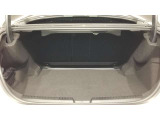 ヘッドアップディスプレー・・・フロントウインドウに車速やナビゲーション情報を投影する新装備です。走行中わずかな視点移動で情報が得られます