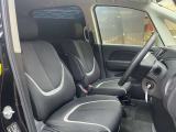 運転席も広々としており運転しやすい環境を実現しています☆
