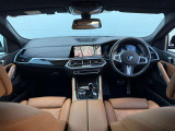 BMW専門のメカニックが、100項目にも上るポイントを徹底的にチェック。交換基準に達した部品があれば、弊社負担にて交換後、お客様へご納車致します。