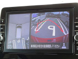 【アラウンドビューモニター&バックモニター】クルマを真上から見下ろしているかのような映像が表示され、周囲の状況がひと目で把握できるので、安心してスマートに駐車できます。駐車が苦手な方にオススメです!