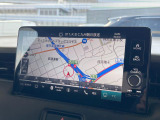 【メーカー純正9インチナビ】インテリアに溶け込むスタイリッシュな「専用設計」メーカーナビを装備♪視認性や操作性など基本性能にも優れ、より上質なカーライフをお楽しみいただけます。