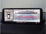 【360&deg;ビュー・モニター】専用カメラにより上から見下ろしたような視点で360度クルマの周囲を確認することができます。駐車が苦手な方でも縦列駐車や幅寄せ時に活躍してくれます。