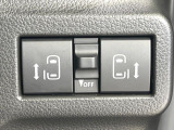 【両側パワースライドドア】スマートキーや運転席のスイッチで後席両側スライドドアの開閉が可能♪電動だから力を入れてドアを開ける必要が無く、小さなお子様でも簡単に開け閉めでき快適です♪