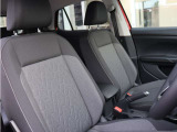 使用感の少ないフロントシート。登録済未使用車ならではの美しいコンディションです。