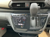 乗り換えてもすぐになじむオートマのシフトレバー 操作とお手入れがしやすいオートエアコン