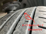 タイヤ溝はセンターで4.2mmです(新品約8mm)