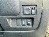 運転席右側に各種スイッチが集約されています!!
