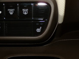 【シートヒーター】シートヒーター装備車です。寒い冬に乗車中とても暖かく快適に移動できます。冷え性の方にピッタリの装備です!