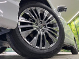 【純正19インチアルミホイール】外観にマッチした純正アルミホイールを装着しております。各種社外アルミホイールや、スタッドレスタイヤも取扱いしております。是非ご相談ください♪