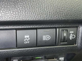 オートマチックハイビームとは、先行車や対向車のライトを認識し、ハイビームとロービームを自動で切り替える機能です。夜道の視界を確保します。詳細は販売店スタッフまでおたずねください。