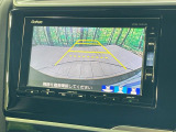 【バックカメラ】駐車時に後方がリアルタイム映像で確認できます。大型商業施設や立体駐車場での駐車時や、夜間のバック時に大活躍!運転スキルに関わらず、今や必須となった装備のひとつです!