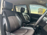 運転席も広々としており運転しやすい環境を実現しています☆