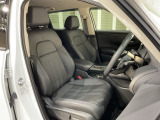 運転席は電動シート付です。細かな動きでドライバーに合わせたポジションを設定できます。