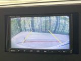 【バックカメラ】駐車時に後方がリアルタイム映像で確認できます。大型商業施設や立体駐車場での駐車時や、夜間のバック時に大活躍!運転スキルに関わらず、今や必須となった装備のひとつです!