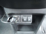 運転席には寒い日に嬉しいシートヒーターがついております!スイッチ一つで切り替えができます!