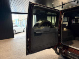産業道路沿い・青梅線羽村駅東口より徒歩10分でございます。ショールーム内に車両を展示しており、ごゆっくりお車を見ていただけます。