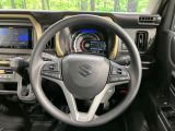 インテリアに合わせたデザインのステアリングは、運転される方のことも考え、運転しやすい形状、大きさです。是非一度、実際に触ってお確かめください。