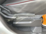毎日過ごす運転席は要チェック。シートのへたり・擦れ、視界のイメージまで伝わる重要ポイント。