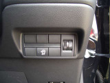 運転席の右下に各種スイッチがまとめられています。