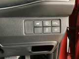リアゲートの開閉スイッチや、横滑りを防止するVSA等のスイッチは運転席の右側、手の届きやすい位置にあります。