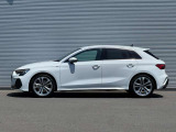 ご納車の前には弊社グループの認証工場にて専門スタッフによる点検・整備を実施いたします。各種テスターもございます。