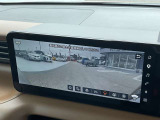 【見えルークス!】 左右が見えにくい路地を出る時にモニター切り替えをすると左右が見えやすくなります。