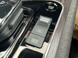 パーキングブレーキは信号待ちなどでブレーキペダルを踏んで停車した後、ブレーキペダルから足を離しても車がそのまま停止状態を維持できるオートホールド機能付き!