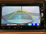 リバースギアに入れるだけで後方の表示へ切り替わります。夜間や雨の日の駐車も楽になりますよ。