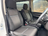 運転席も広々としており運転しやすい環境を実現しています☆