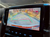 【バックカメラ】運転席から画面上で安全確認ができます。駐車が苦手な方にもオススメな便利機能です。