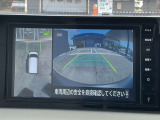 アラウンドビューモニター搭載。上から見下ろしたように液晶に映るのでスムーズな駐車をサポートします。